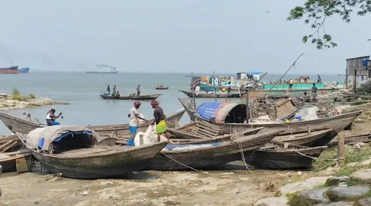 বঙ্গোপসাগরে ৫৮ দিনের নিষেধাজ্ঞা চলছে, কর্মহীন ভোলার ৬৫ হাজার জেলে